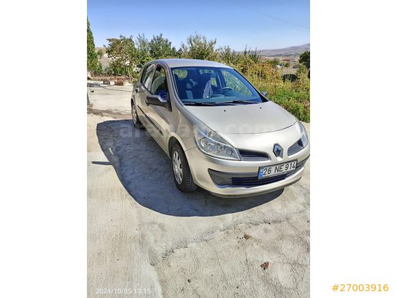 Sahibinden orjinal 117 binde Renault Clio 1.5 dCi Authentique 2008 Model islemsiz cizikten dolayı boyaları vardır sol ön plastik çamurluk değişmiş