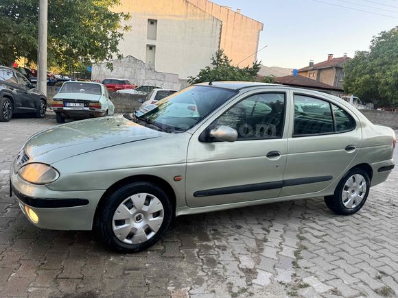 Galeriden Renault Megane 1.6 RTE 2001 Model Çanakkale