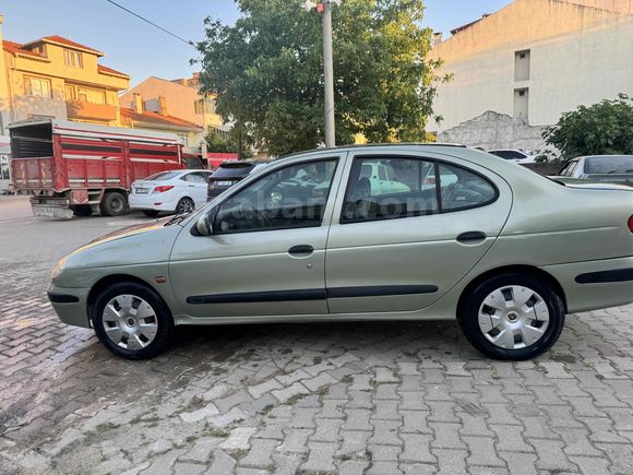 Galeriden Renault Megane 1.6 RTE 2001 Model Çanakkale