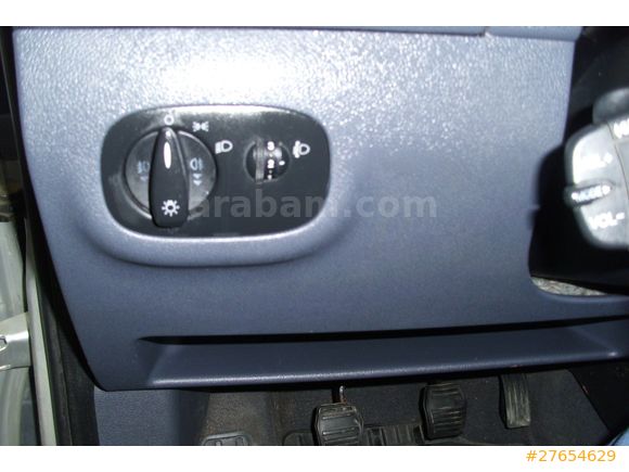 FORD CONNECT 1.8 TDCİ DELUXE  CAMLI KOLTUKLU KLİMALI