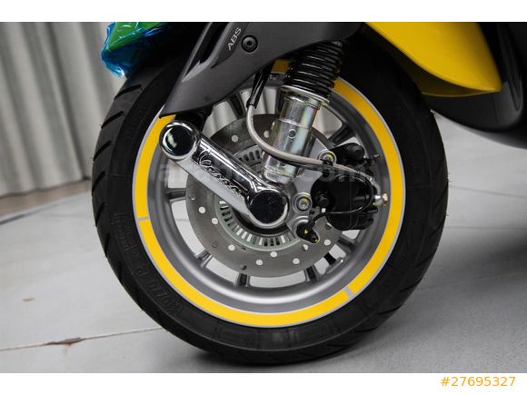  2023 VESPA 150 PRIMAVERA DISNEY MICKEY MOUSE 