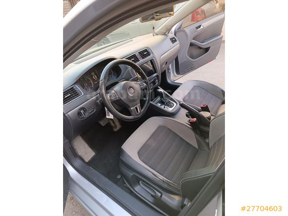 Sahibinden Volkswagen Jetta 1.6 TDi Comfortline 2011 Model. Dört parça değişen var .Hasarı Serviste yapıldığı için değiştirilmiştir.8000 tramer var.