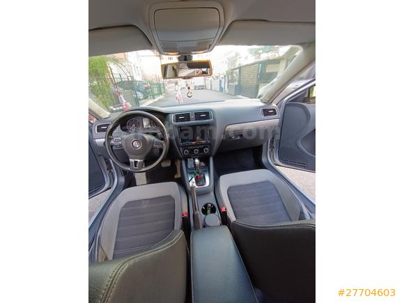 Sahibinden Volkswagen Jetta 1.6 TDi Comfortline 2011 Model. Dört parça değişen var .Hasarı Serviste yapıldığı için değiştirilmiştir.8000 tramer var.