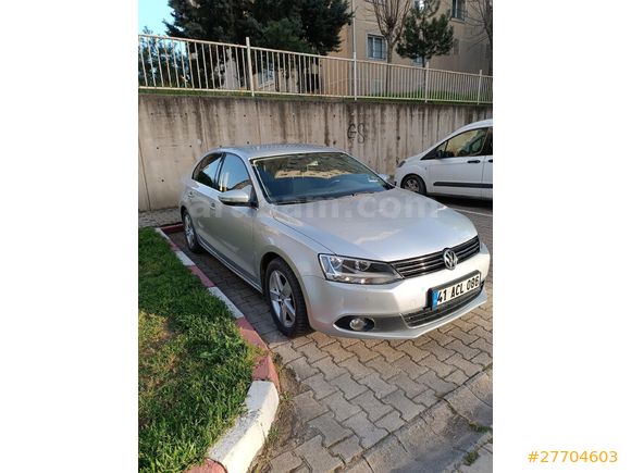 Sahibinden Volkswagen Jetta 1.6 TDi Comfortline 2011 Model. Dört parça değişen var .Hasarı Serviste yapıldığı için değiştirilmiştir.8000 tramer var.