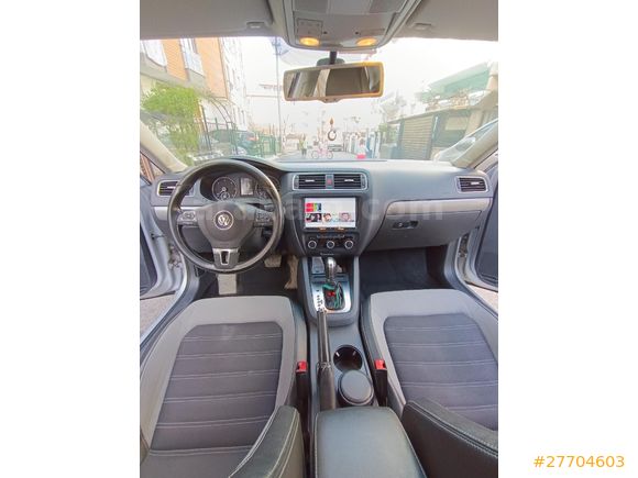 Sahibinden Volkswagen Jetta 1.6 TDi Comfortline 2011 Model. Dört parça değişen var .Hasarı Serviste yapıldığı için değiştirilmiştir.8000 tramer var.