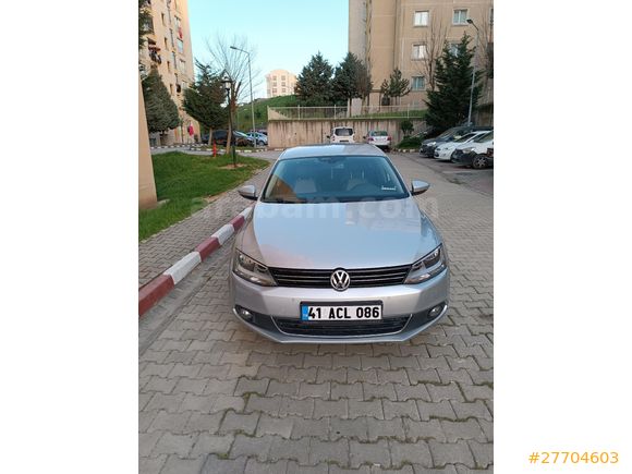 Sahibinden Volkswagen Jetta 1.6 TDi Comfortline 2011 Model. Dört parça değişen var .Hasarı Serviste yapıldığı için değiştirilmiştir.8000 tramer var.