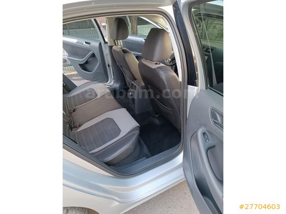 Sahibinden Volkswagen Jetta 1.6 TDi Comfortline 2011 Model. Dört parça değişen var .Hasarı Serviste yapıldığı için değiştirilmiştir.8000 tramer var.