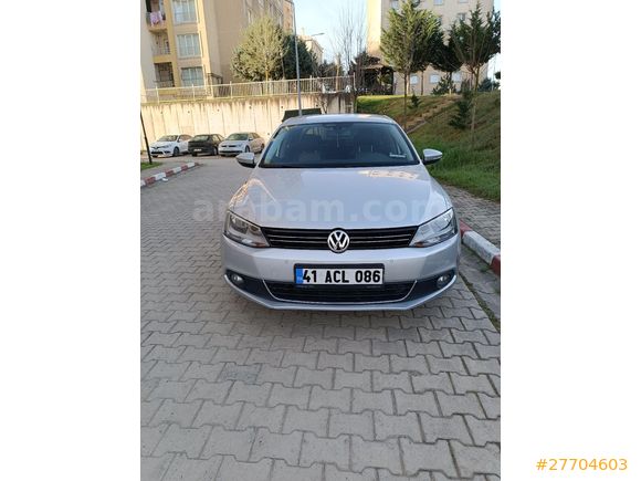 Sahibinden Volkswagen Jetta 1.6 TDi Comfortline 2011 Model. Dört parça değişen var .Hasarı Serviste yapıldığı için değiştirilmiştir.8000 tramer var.