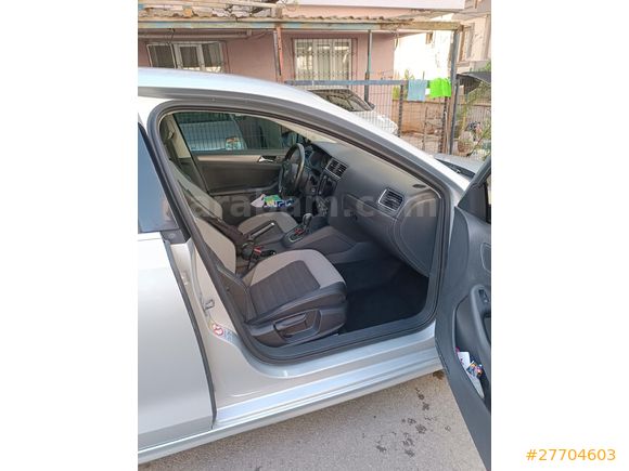 Sahibinden Volkswagen Jetta 1.6 TDi Comfortline 2011 Model. Dört parça değişen var .Hasarı Serviste yapıldığı için değiştirilmiştir.8000 tramer var.