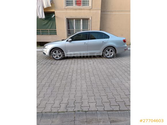 Sahibinden Volkswagen Jetta 1.6 TDi Comfortline 2011 Model. Dört parça değişen var .Hasarı Serviste yapıldığı için değiştirilmiştir.8000 tramer var.