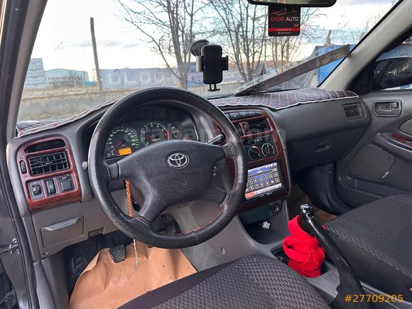 Galeriden Toyota Avensis 2.0 Sol Extra 2000 Model Van