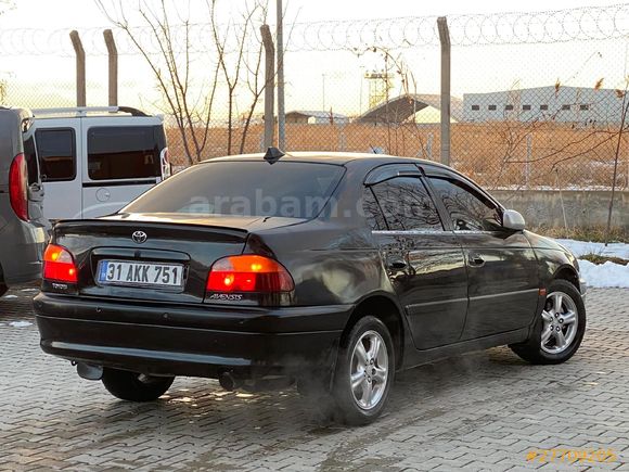 Galeriden Toyota Avensis 2.0 Sol Extra 2000 Model Van