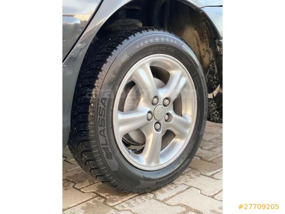 Galeriden Toyota Avensis 2.0 Sol Extra 2000 Model Van