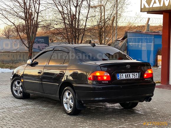 Galeriden Toyota Avensis 2.0 Sol Extra 2000 Model Van