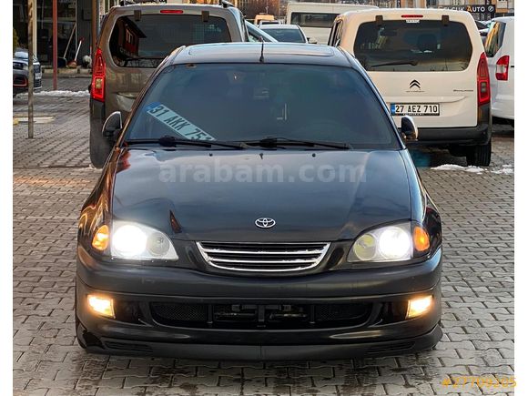 Galeriden Toyota Avensis 2.0 Sol Extra 2000 Model Van