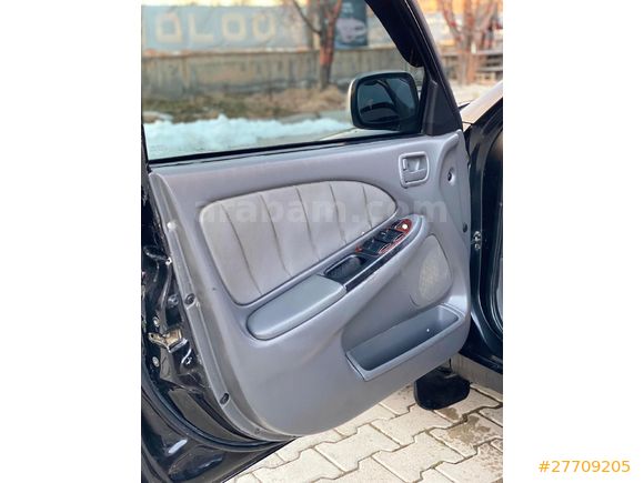 Galeriden Toyota Avensis 2.0 Sol Extra 2000 Model Van