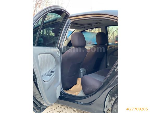 Galeriden Toyota Avensis 2.0 Sol Extra 2000 Model Van