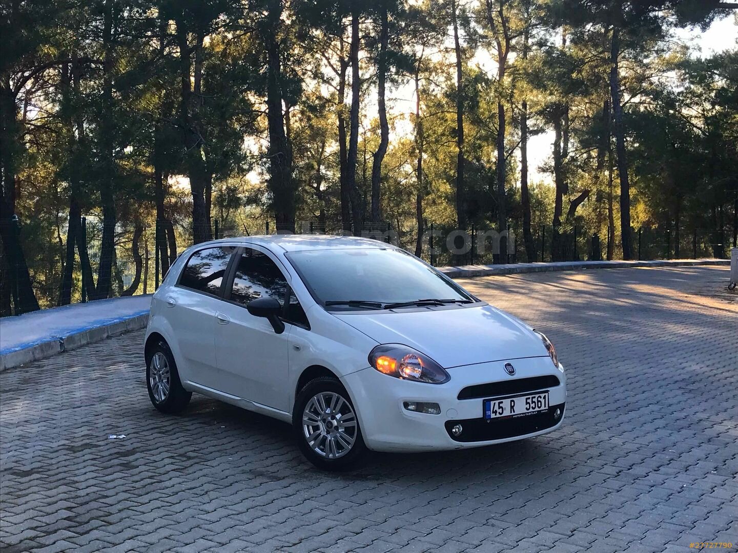 Sahibinden Fiat Punto 1.4 Mair Easy S&S 2012 Model Elazığ 200.000 km Beyaz 2