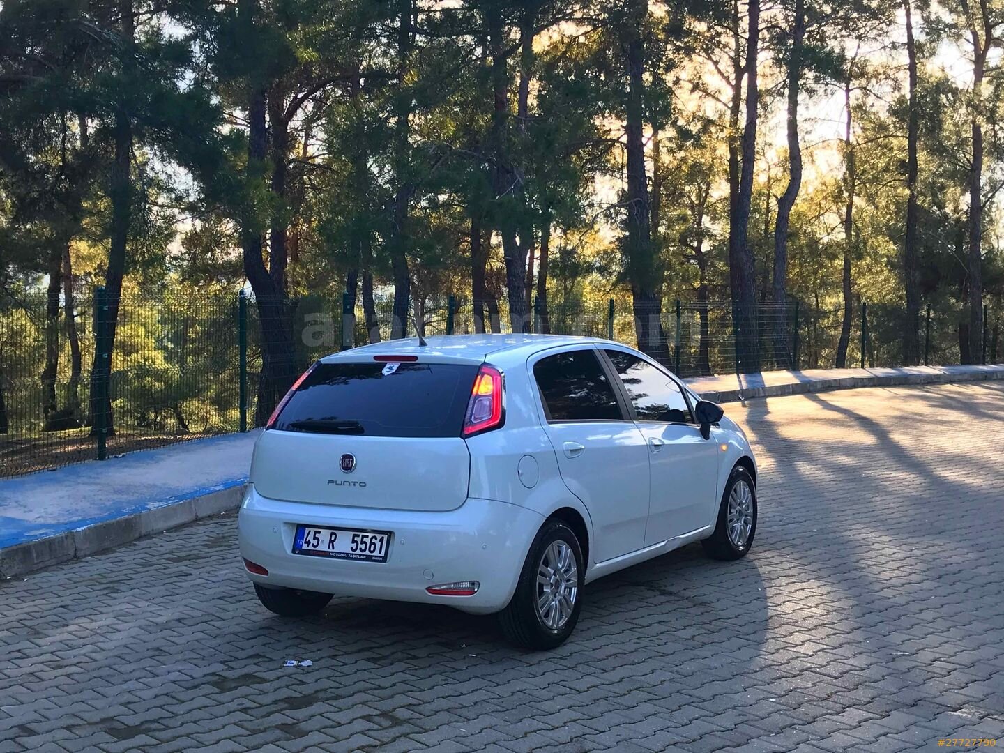 Sahibinden Fiat Punto 1.4 Mair Easy S&S 2012 Model Elazığ 200.000 km Beyaz 3