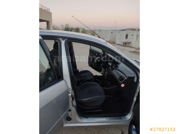 1.6 Ghia 2004 Model TEMİZ AİLE ARACIDIR