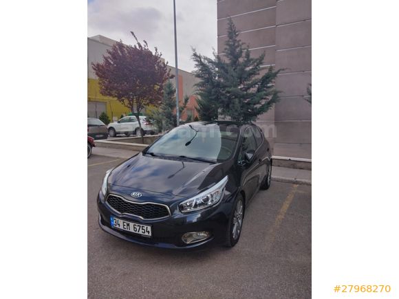 İlk Sahiplerinden Yetkili Servis Bakımlı Otomatik Cam Tavanlı Sahibinden Kia Ceed 1.6 CRDi Concept Plus 2013 Çıkışlı