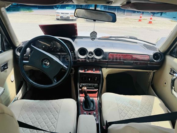 DORE DEN 1984 MODEL 123 KASA MERCEDES 230.4