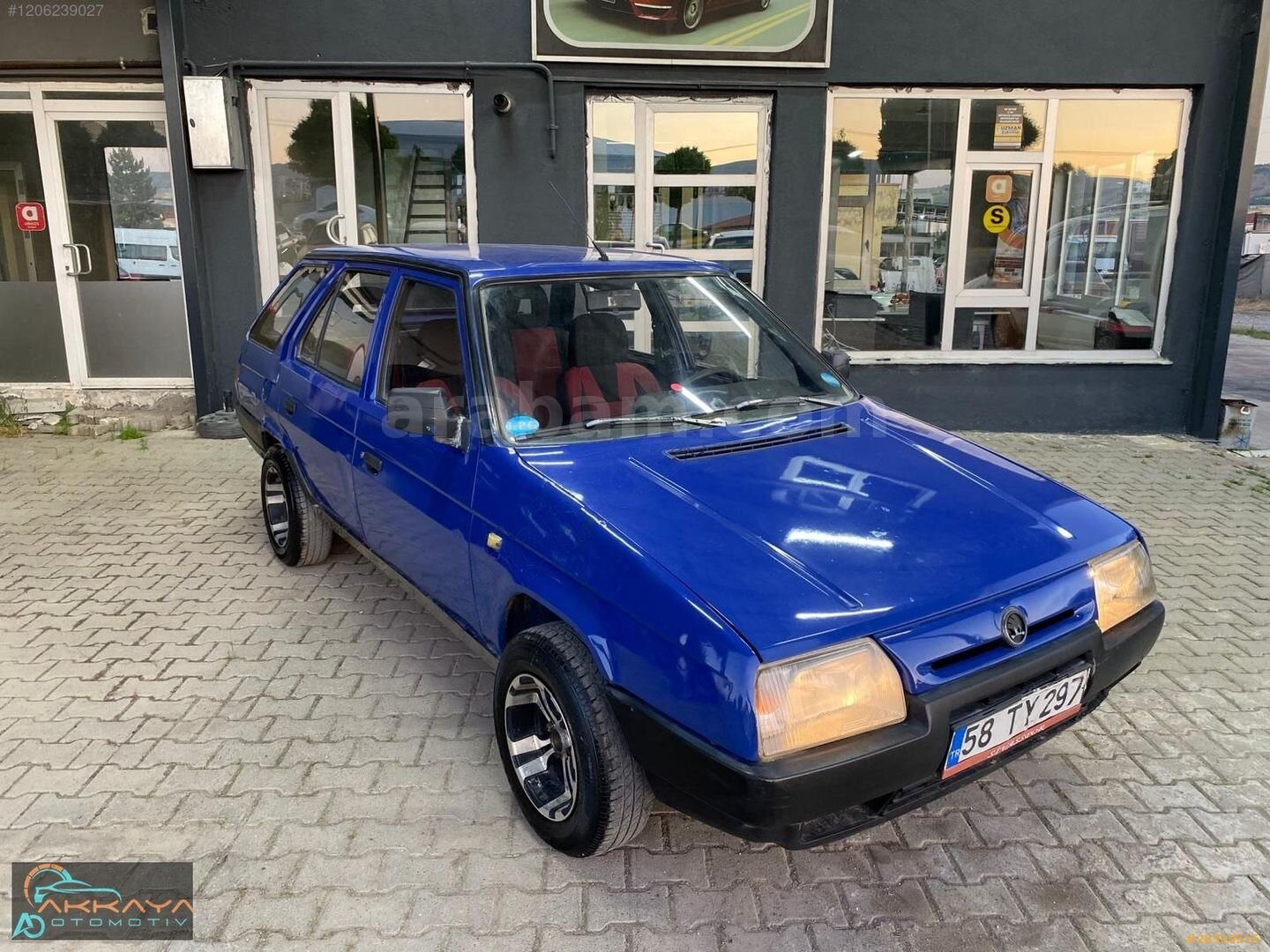 Galeriden Skoda Favorit 1.3 LX 1993 Model Sivas 101.500 km Mavi 3