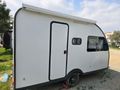 far, stop,  3,90 karavan
