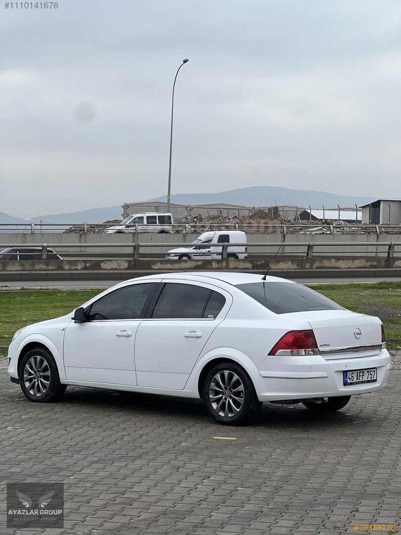 Galeriden Opel Astra 1.6 Enjoy 111.Yıl 2012 Model Kahramanmaraş 177.000 km Beyaz 4