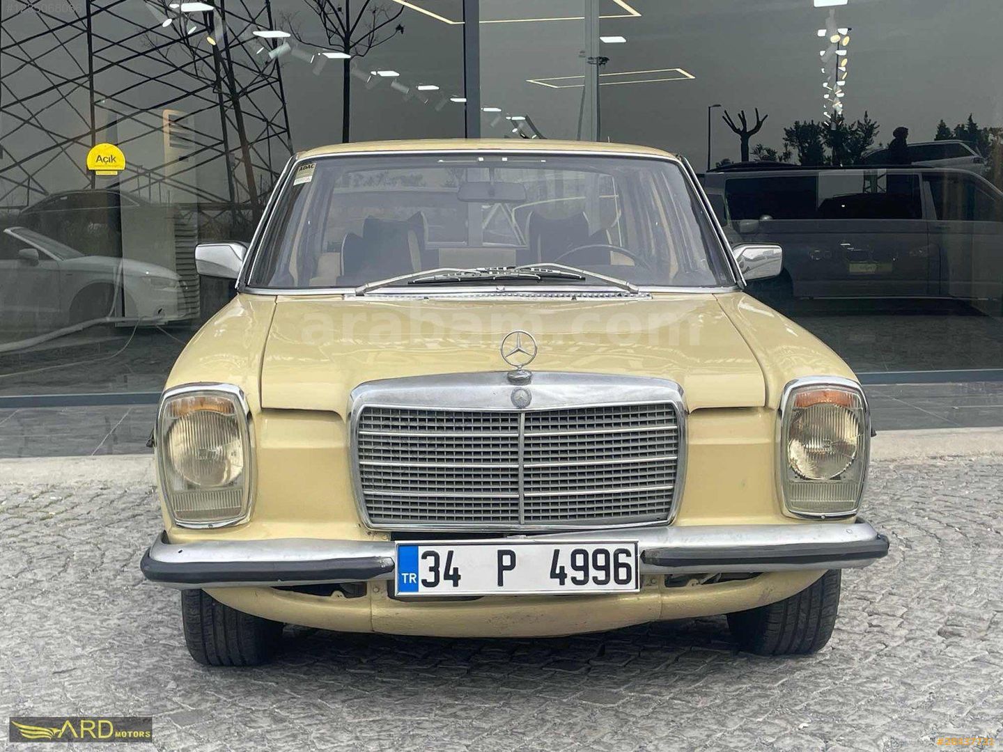 Galeriden Mercedes - Benz 200 E 1973 Model İstanbul 276.000 km