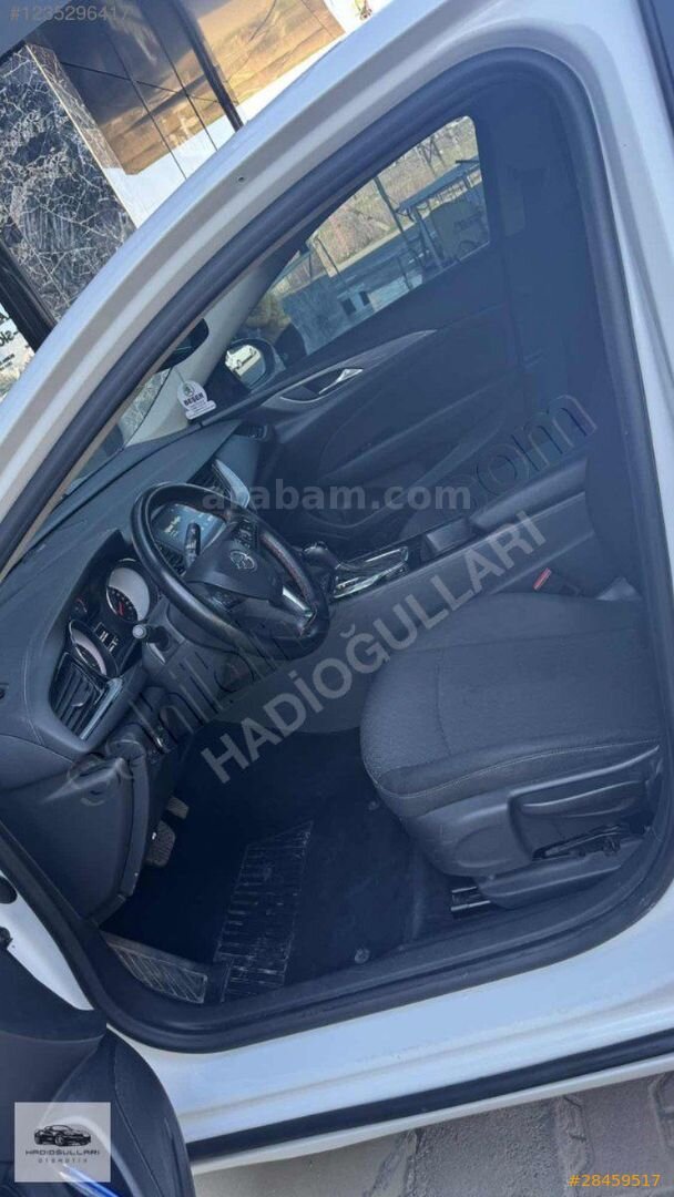 Galeriden Opel Insignia 1.6 CDTI Grand Sport Design 2018 Model Mardin 231.000 km Beyaz 3
