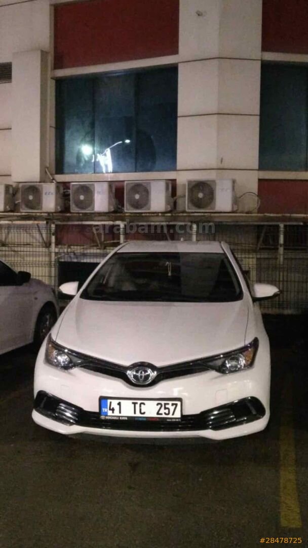 Sahibinden Toyota Auris 1.33 Life 2015 Model Kocaeli 133.000 km Beyaz 3