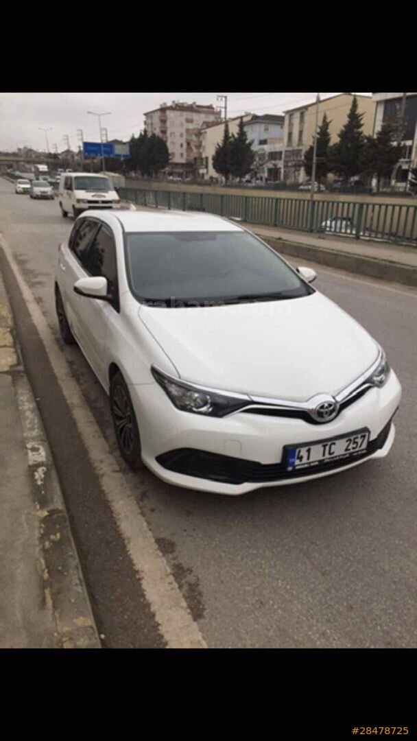 Sahibinden Toyota Auris 1.33 Life 2015 Model Kocaeli 133.000 km Beyaz 1