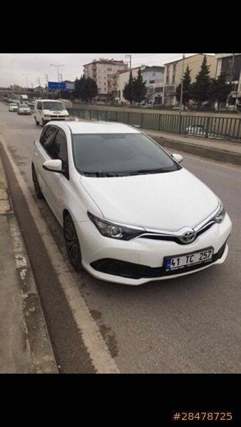 Sahibinden Toyota Auris 1.33 Life 2015 Model Kocaeli 133.000 km Beyaz
