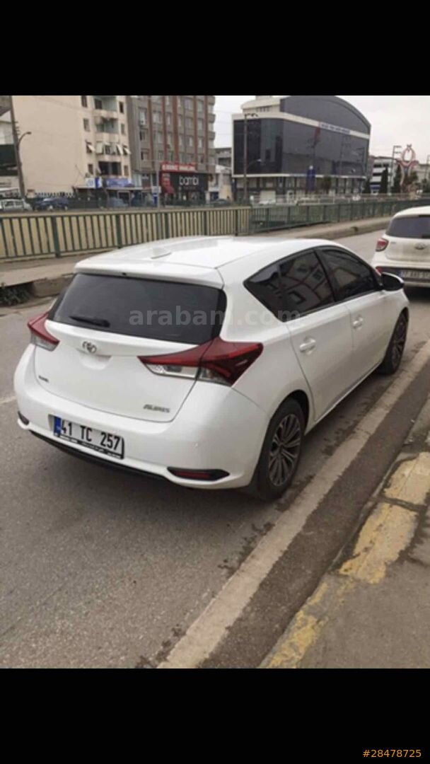 Sahibinden Toyota Auris 1.33 Life 2015 Model Kocaeli 133.000 km Beyaz 2