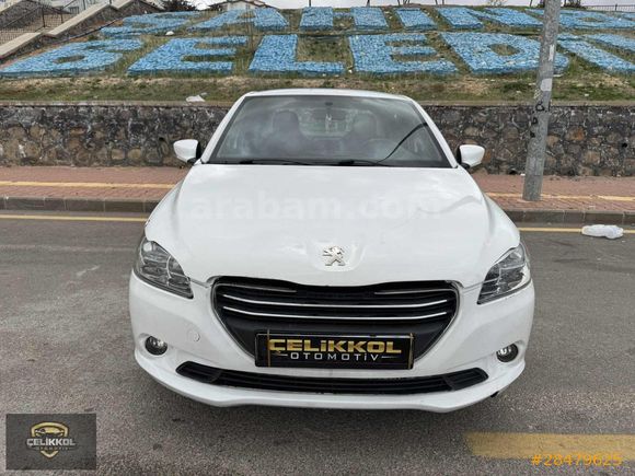 Motor yürüyen güzel araç