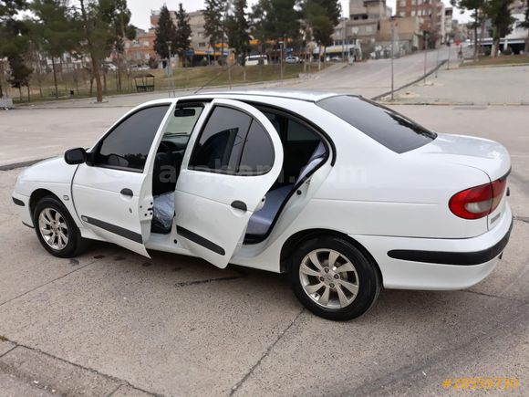 TAKAS OLUR  2002  MEGAN1  ENÇOK TUTULAN  YAKIT CİMRİSİ OLAN BEN LPG 1.4. 16 VALF OJİNAL AYİLE ARACI