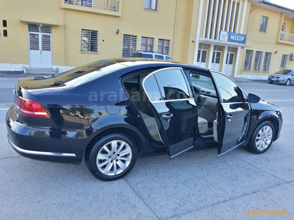TAKASDA OLUR ARAÇ 2012 MODEL PASSAT ORJİNAL ARACDIR ARAÇ ENÇOK TUTULAN 1.6 TDİ BLUEMOTİON COMFORT