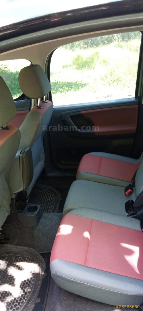 Sahibinden Skoda Roomster 1.2 Style 2008 Model İstanbul 150.000 km Siyah 4