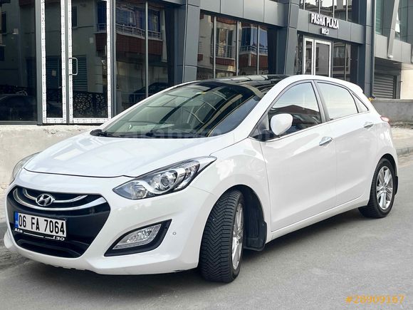 Hyundai i30 1.6 CRDİ | 2. Sahibinden | Servis Bakımlı | Garaj Arabası 