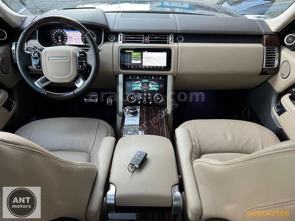 BORUSAN BRITISH RACING GREEN RANGE ROVER 2.0PHEV AUTOBIOGRAPHY