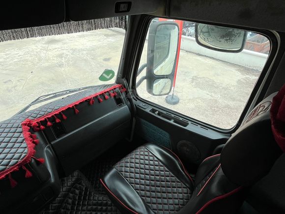 VSB GRUP 'dan 2000 MODEL VOLVO FH-12.420