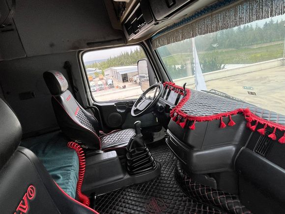 VSB GRUP 'dan 2000 MODEL VOLVO FH-12.420