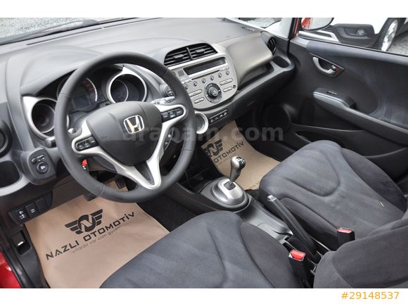 2011 HONDA JAZZ ( senetle taksitlendirme seçeneğimiz vardır )
