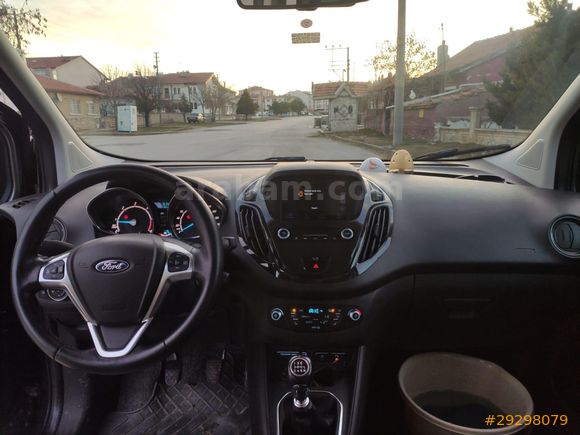 Sahibinden Ford Tourneo Courier 1.5 TDCi Titanium Plus 2018 Model