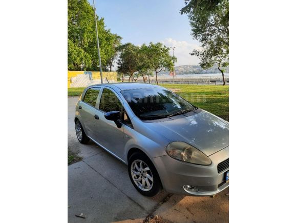 Sahibinden Fiat Punto Grande 1.3 Multijet Active 2009 Model.uzerinde ses sistemi mevcut