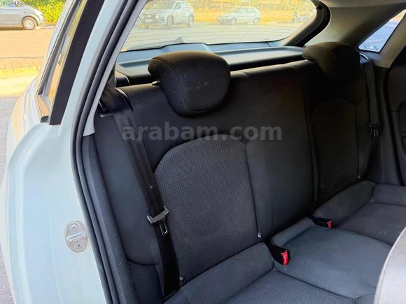 TEK DEĞİŞENLİ 3 PARÇA BOYALI AUDİ A1