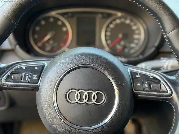 TEK DEĞİŞENLİ 3 PARÇA BOYALI AUDİ A1