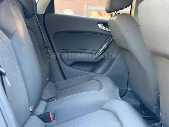 TEK DEĞİŞENLİ 3 PARÇA BOYALI AUDİ A1