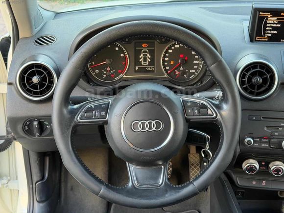 TEK DEĞİŞENLİ 3 PARÇA BOYALI AUDİ A1